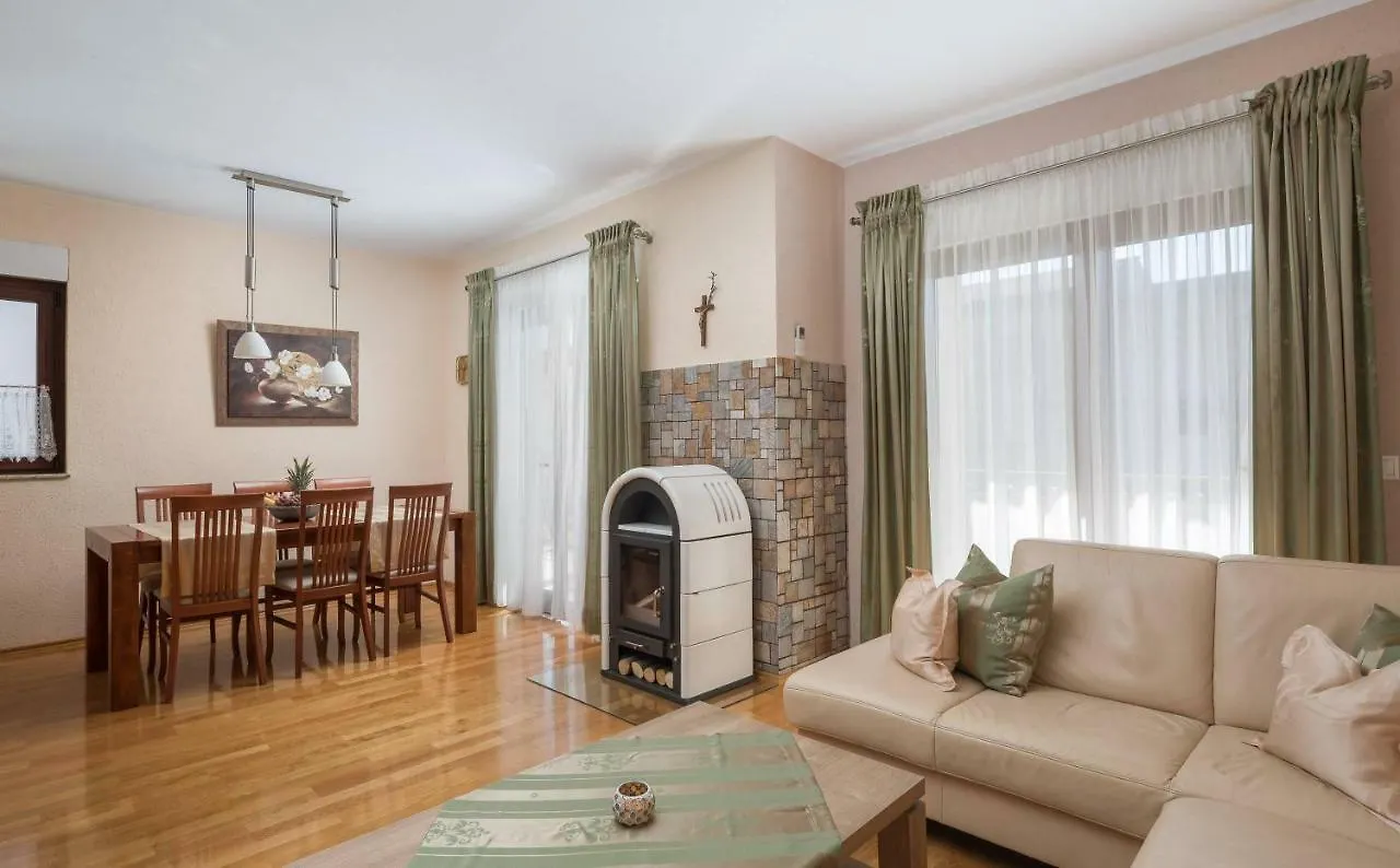 Apartment Novi Kastela