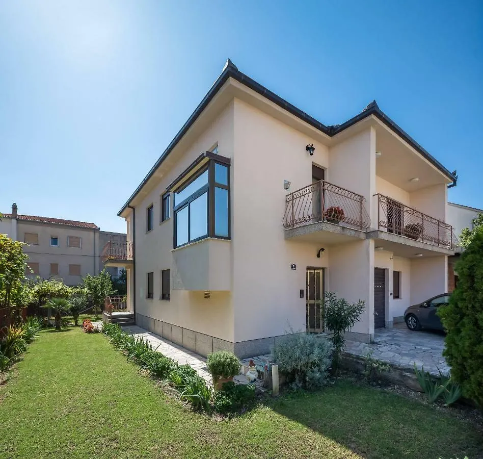 Apartment Novi Kastela