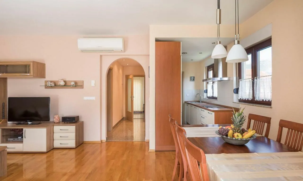 Apartment Novi Kastela