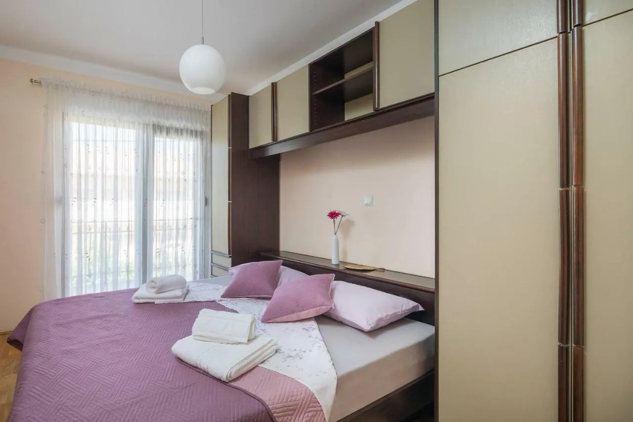 Apartment Novi Kastela