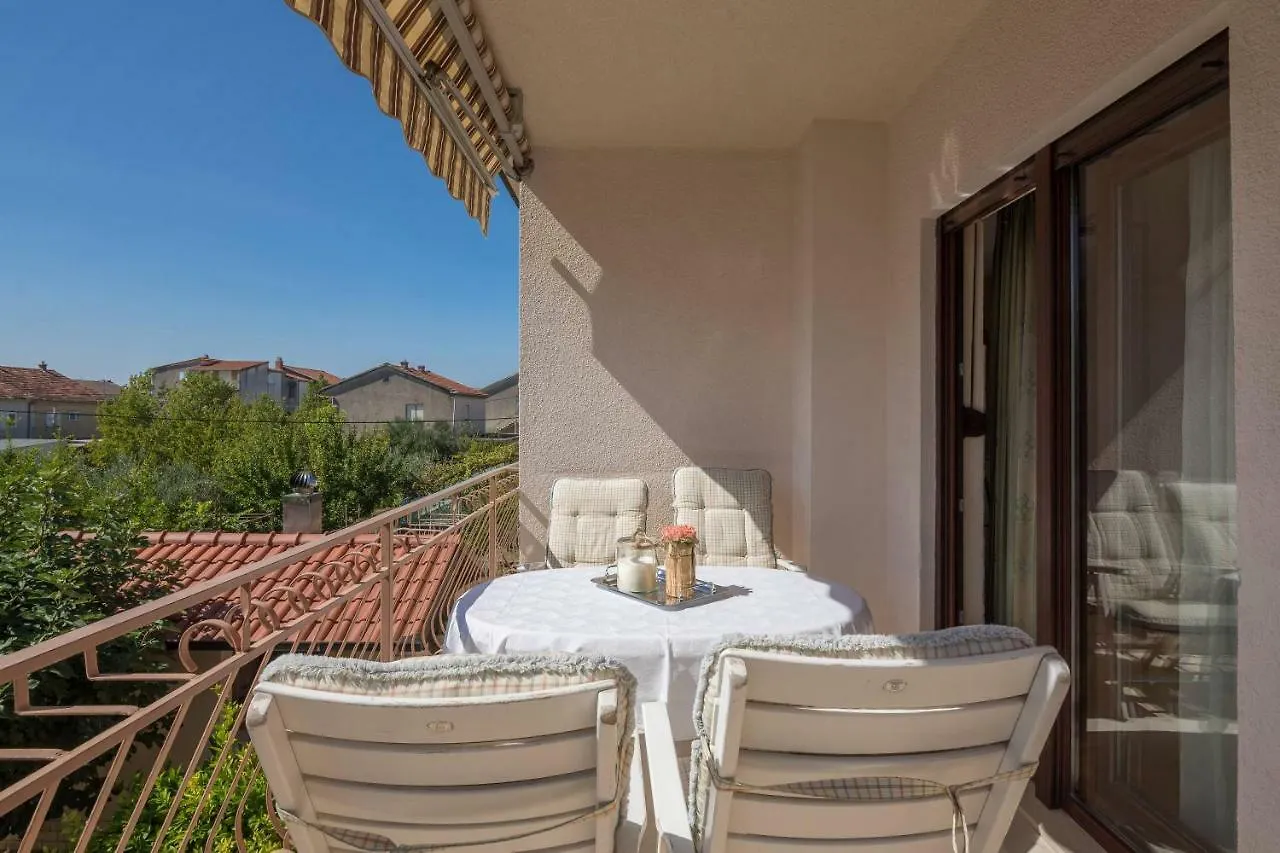 Apartment Novi Kastela 0*,