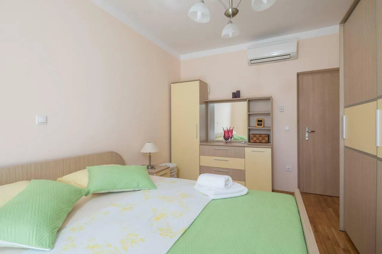Apartment Novi Kastela 0*,  Croatia