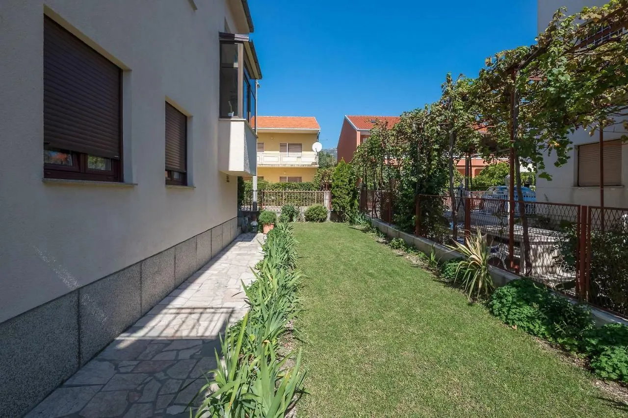 Apartment Novi Kastela