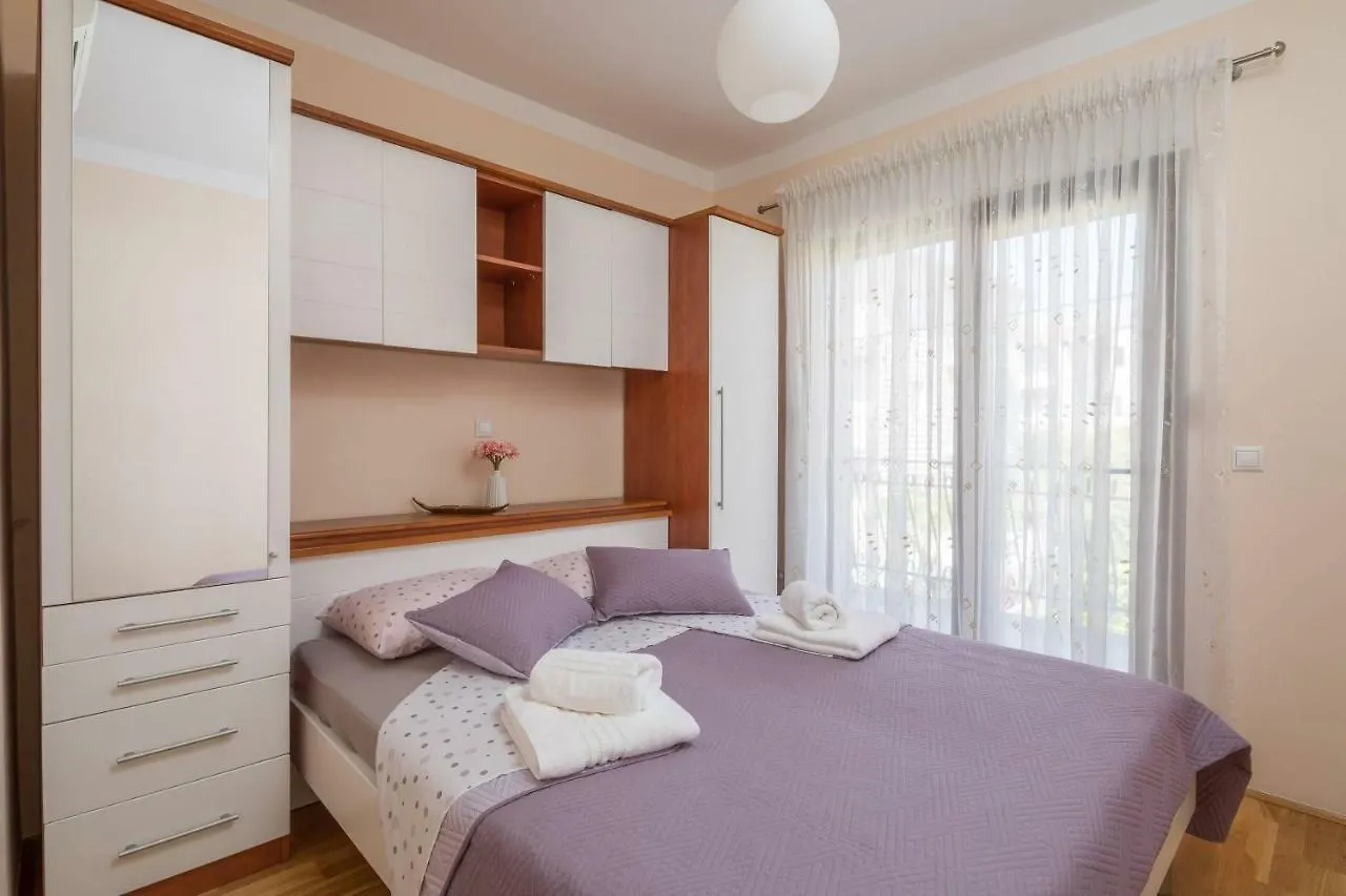 Apartment Novi Kastela